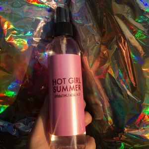 HOT GIRL SUMMER HYDRATING FACIAL MIST